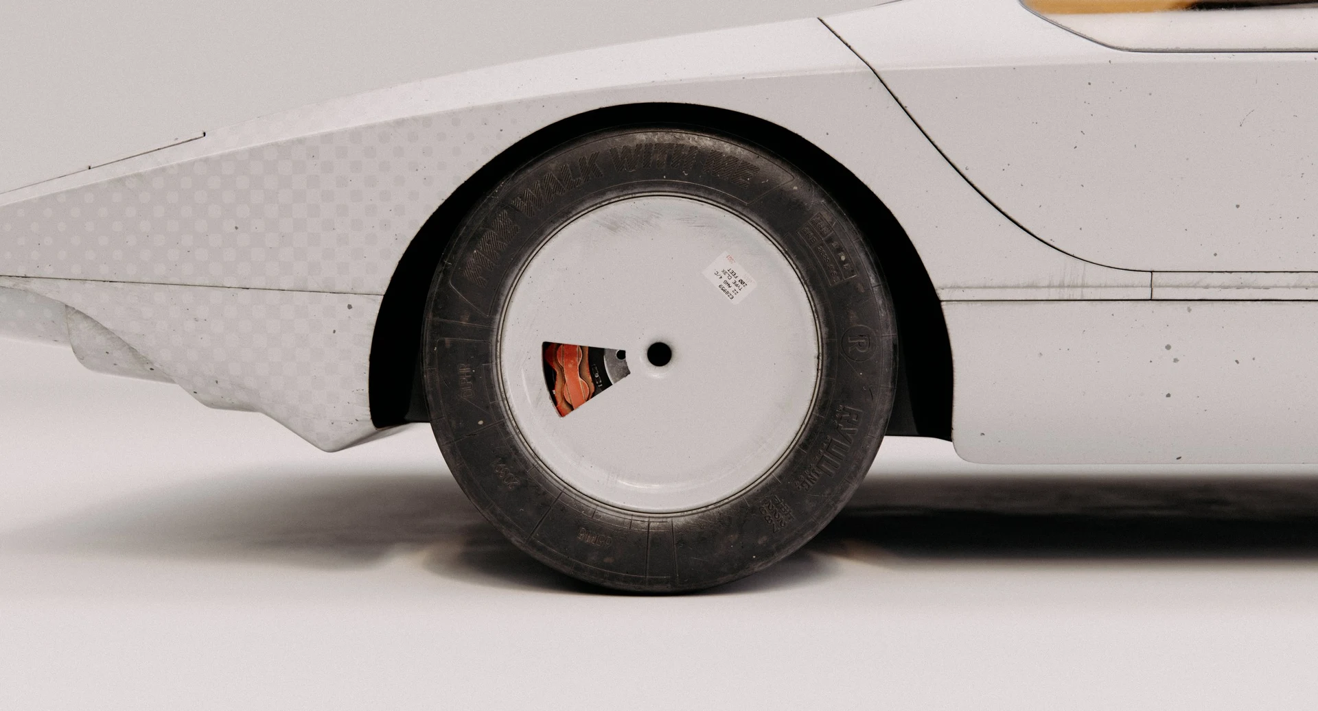 CALIBAN — carabo_car-white_001_studio_tire